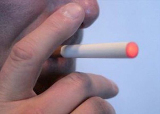 Prima ţigară electronică vândută în farmacii